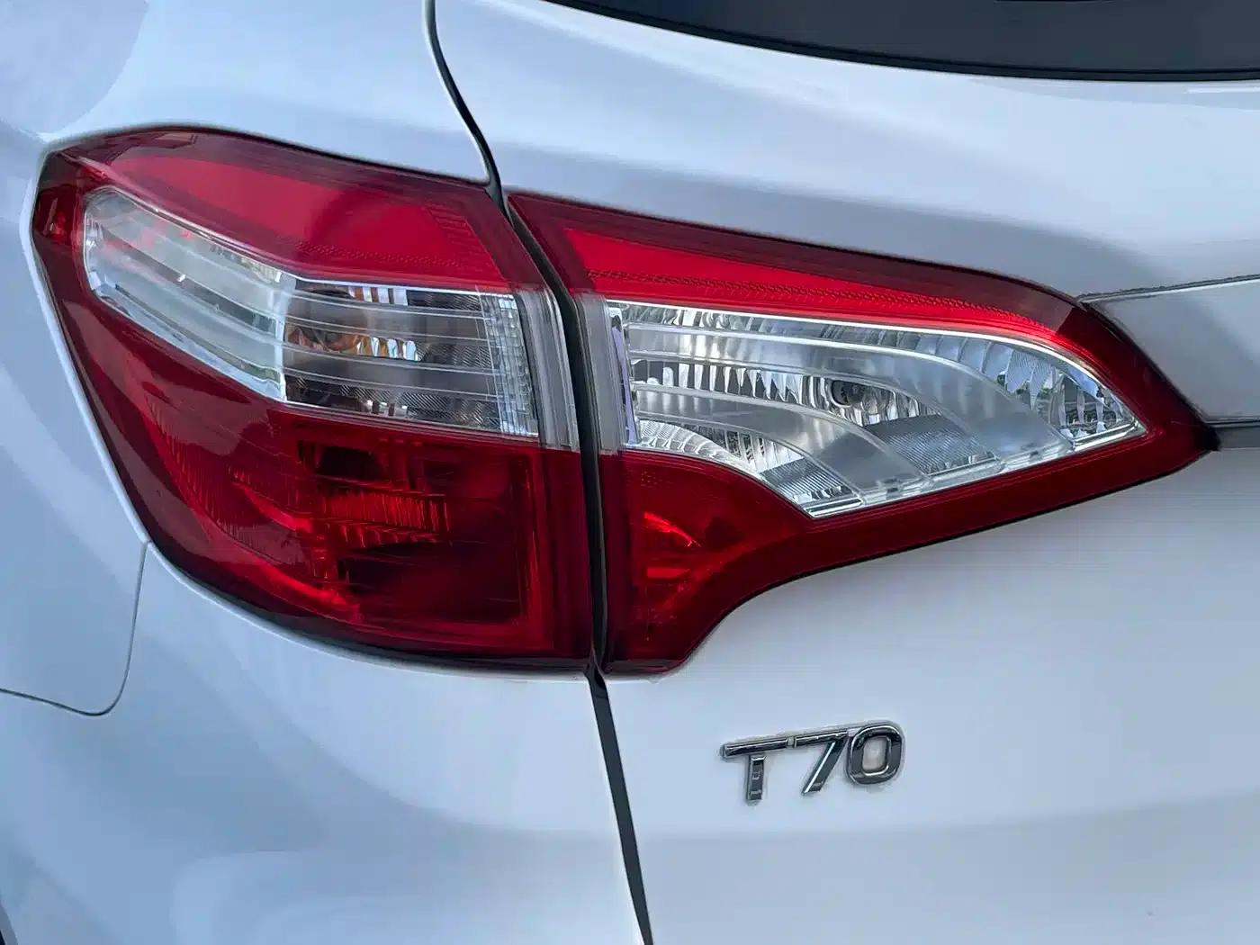 Venucia T70 2016 2.0L CVT Smart Edition — миниатюра 16