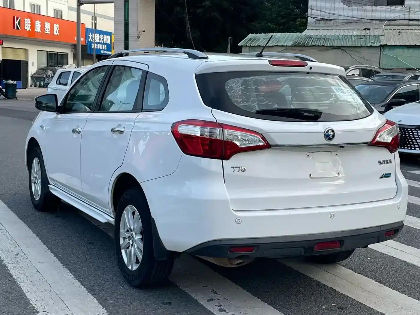 Venucia T70 2016 2.0L CVT Smart Edition — миниатюра 18