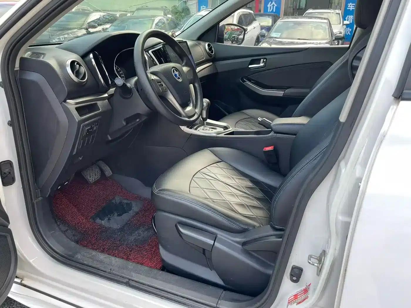 Venucia T70 2016 2.0L CVT Smart Edition — миниатюра 4