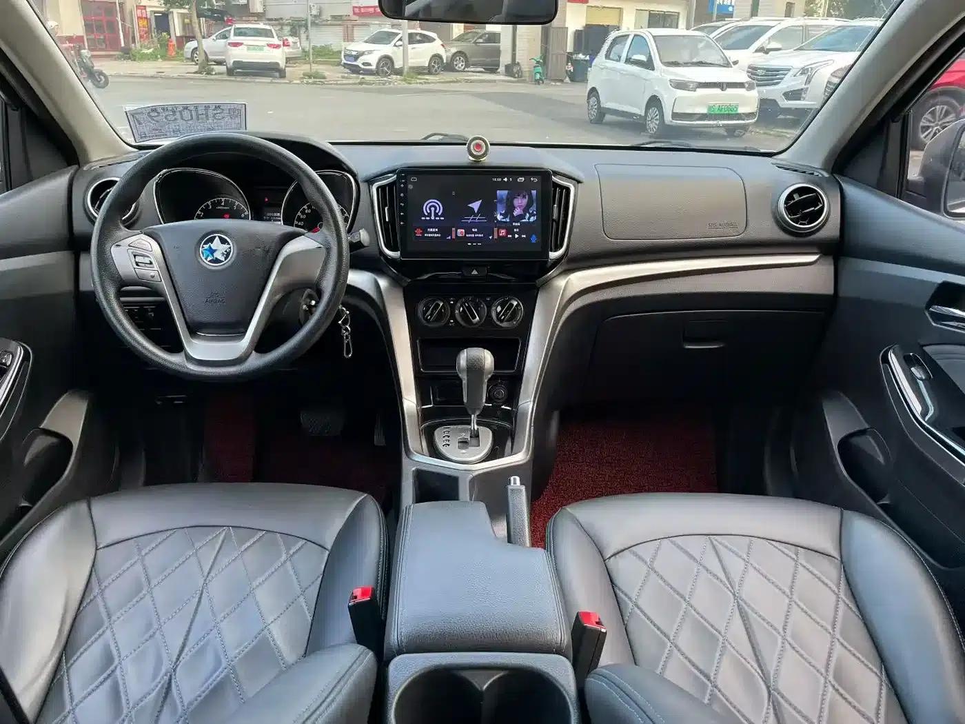 Venucia T70 2016 2.0L CVT Smart Edition — миниатюра 6