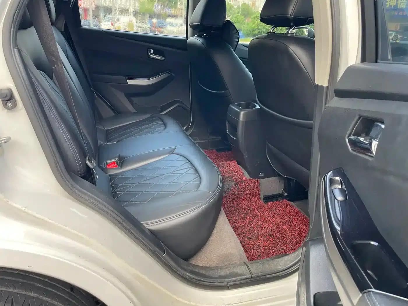 Venucia T70 2016 2.0L CVT Smart Edition — миниатюра 8