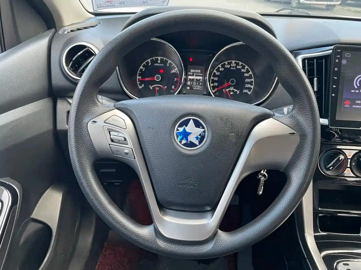Venucia T70 2016 2.0L CVT Smart Edition — миниатюра 9