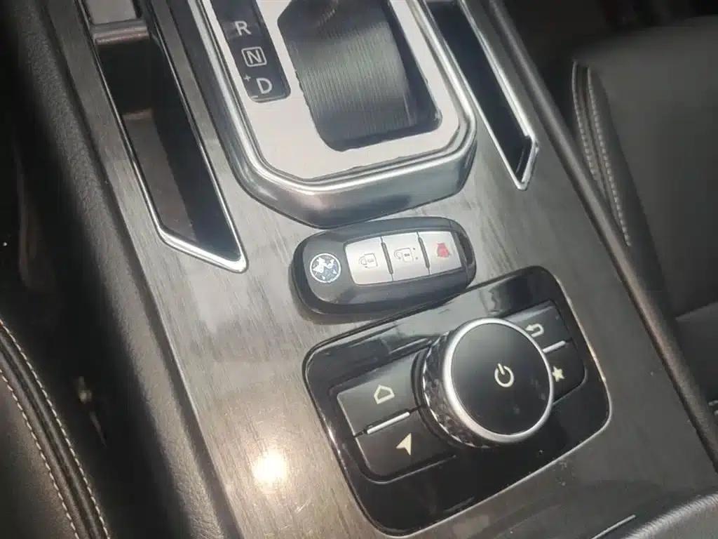 Venucia T90 2017 2.0L CVT Smart Edition — миниатюра 9