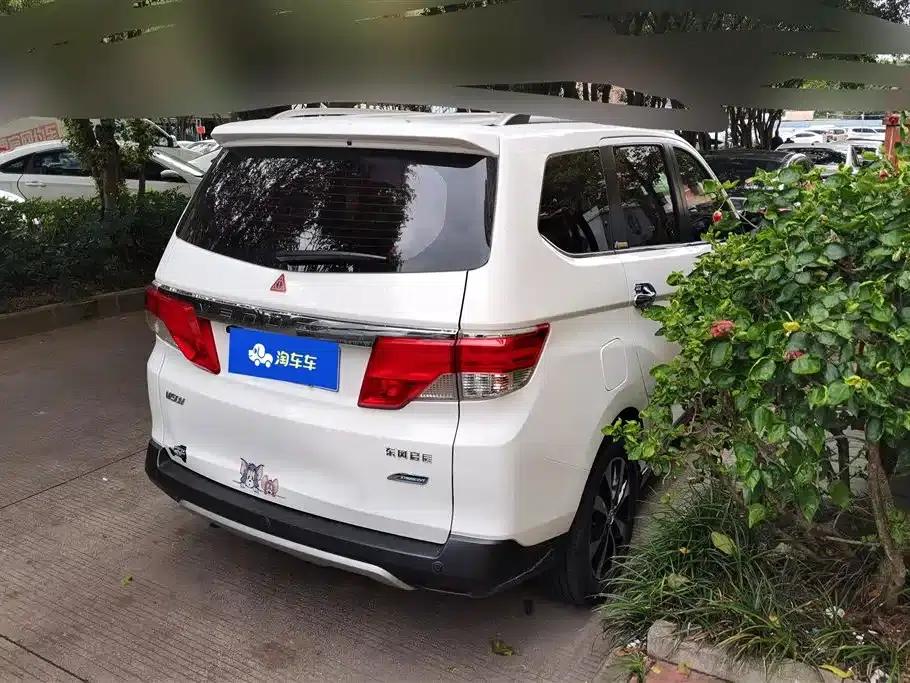 Venucia M50V 2017 1.6L XL CVT Deluxe Edition — миниатюра 3