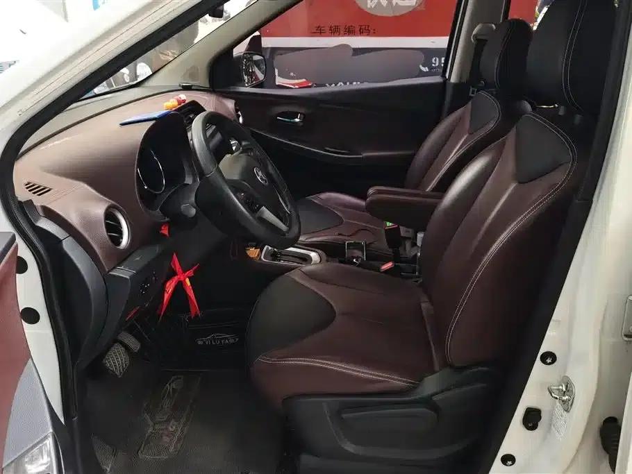 Venucia M50V 2017 1.6L XL CVT Deluxe Edition — миниатюра 9