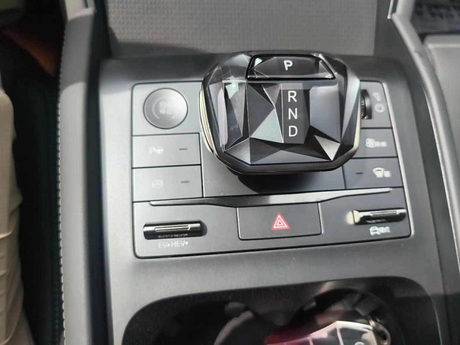 BYD Qin L 2025 DM-i Smart Drive 120KM Leading Model — миниатюра 17