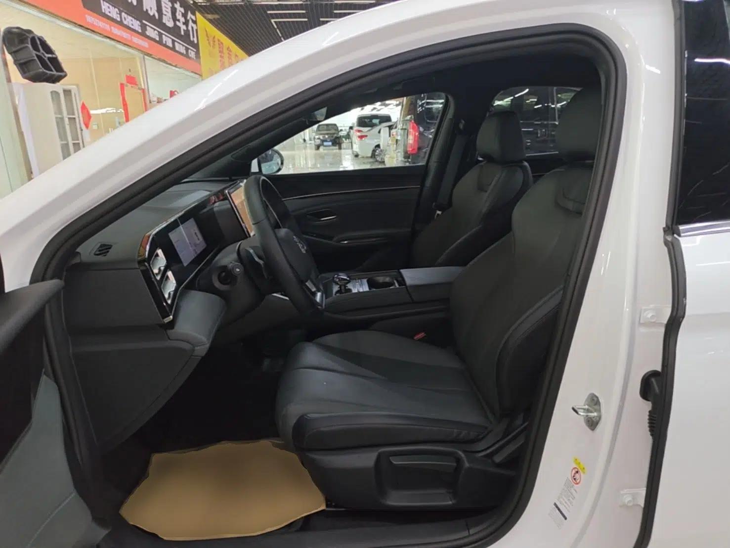 BYD Qin L 2025 DM-i Smart Drive 80KM Leading Model — миниатюра 17