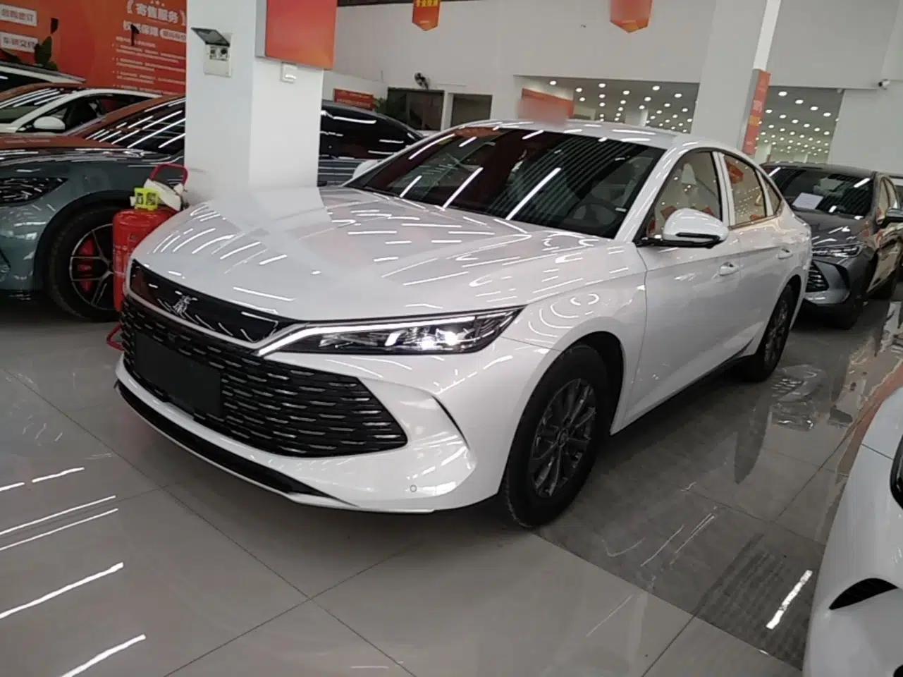 BYD Qin L 2026 DM-i 128KM Progressive Edition — миниатюра 1