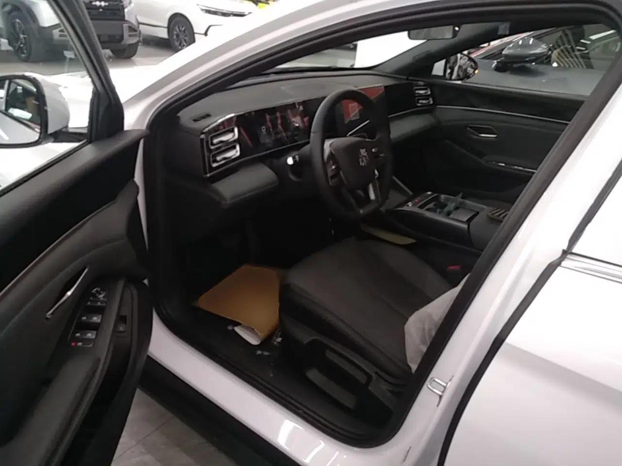 BYD Qin L 2026 DM-i 128KM Progressive Edition — миниатюра 17