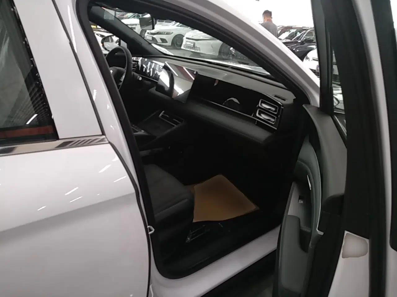 BYD Qin L 2026 DM-i 128KM Progressive Edition — миниатюра 23