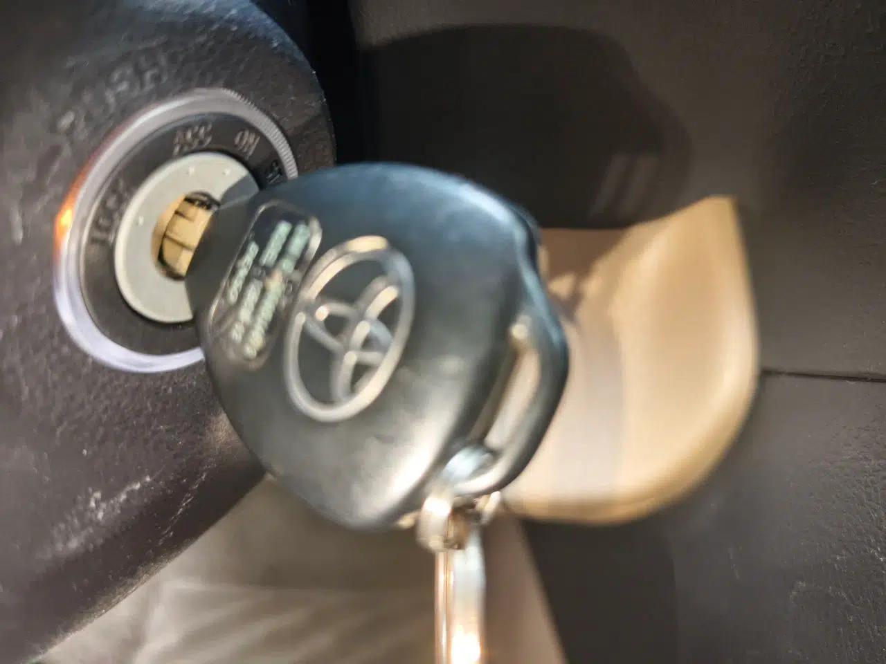 Toyota Camry 2012 Junrui 2.0S Radiant Edition — миниатюра 9