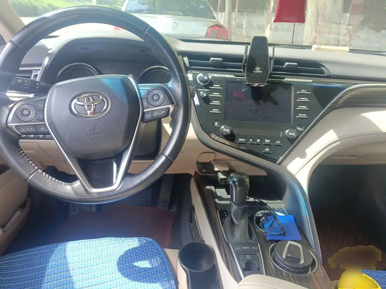 Toyota Camry 2018 2.5G Luxury Edition — миниатюра 10