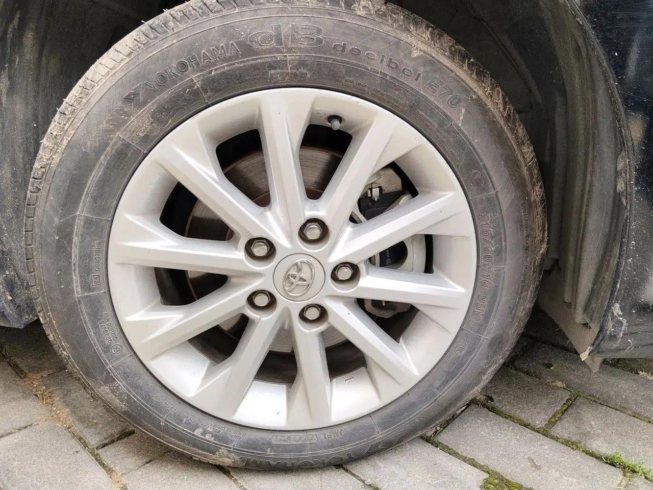 Toyota Camry 2016 2.0G 10th Anniversary Leading Edition — миниатюра 8