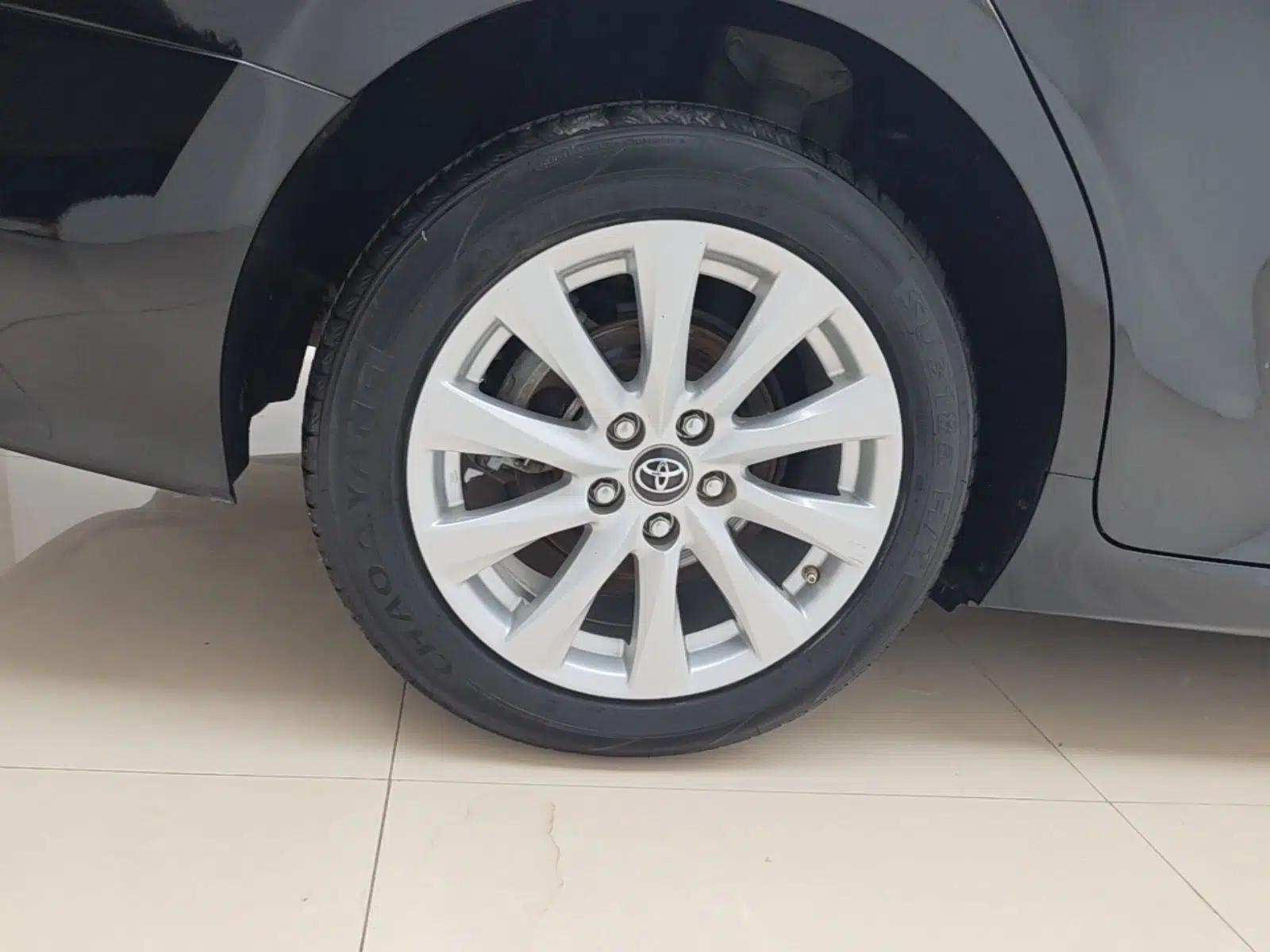 Toyota Camry 2018 2.0G Luxury Edition — миниатюра 10