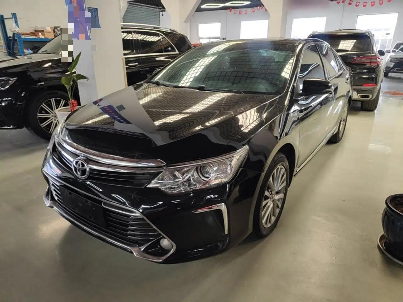 Toyota Camry 2016 2.5G 10th Anniversary Deluxe Navigation Edition — миниатюра 1