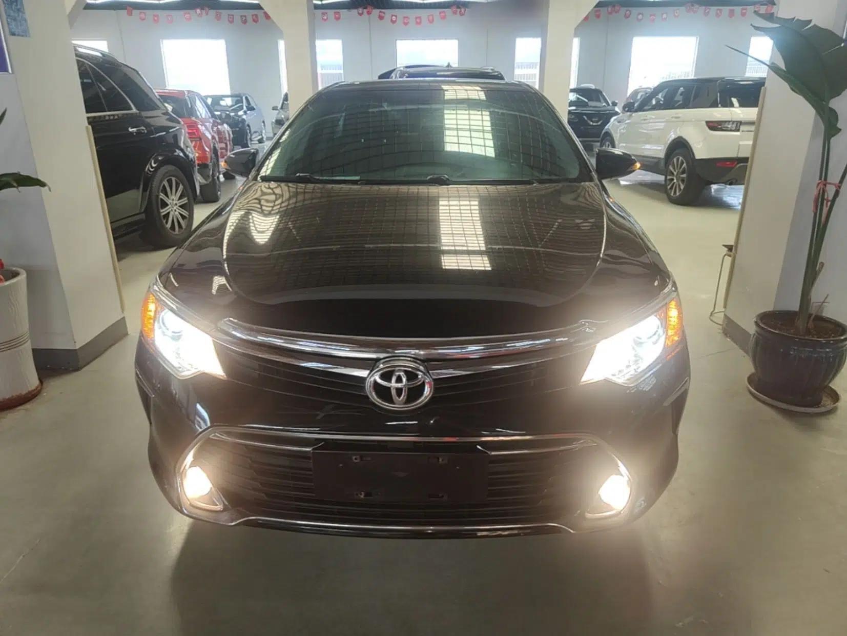 Toyota Camry 2016 2.5G 10th Anniversary Deluxe Navigation Edition — миниатюра 2