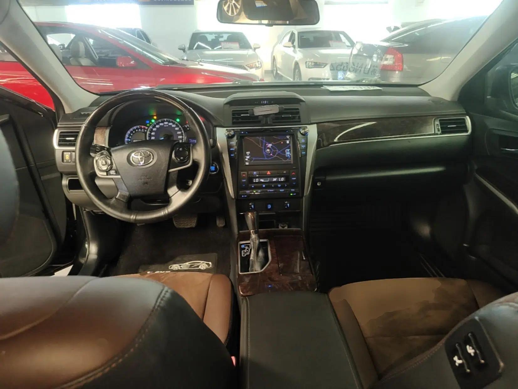 Toyota Camry 2016 2.5G 10th Anniversary Deluxe Navigation Edition — миниатюра 13