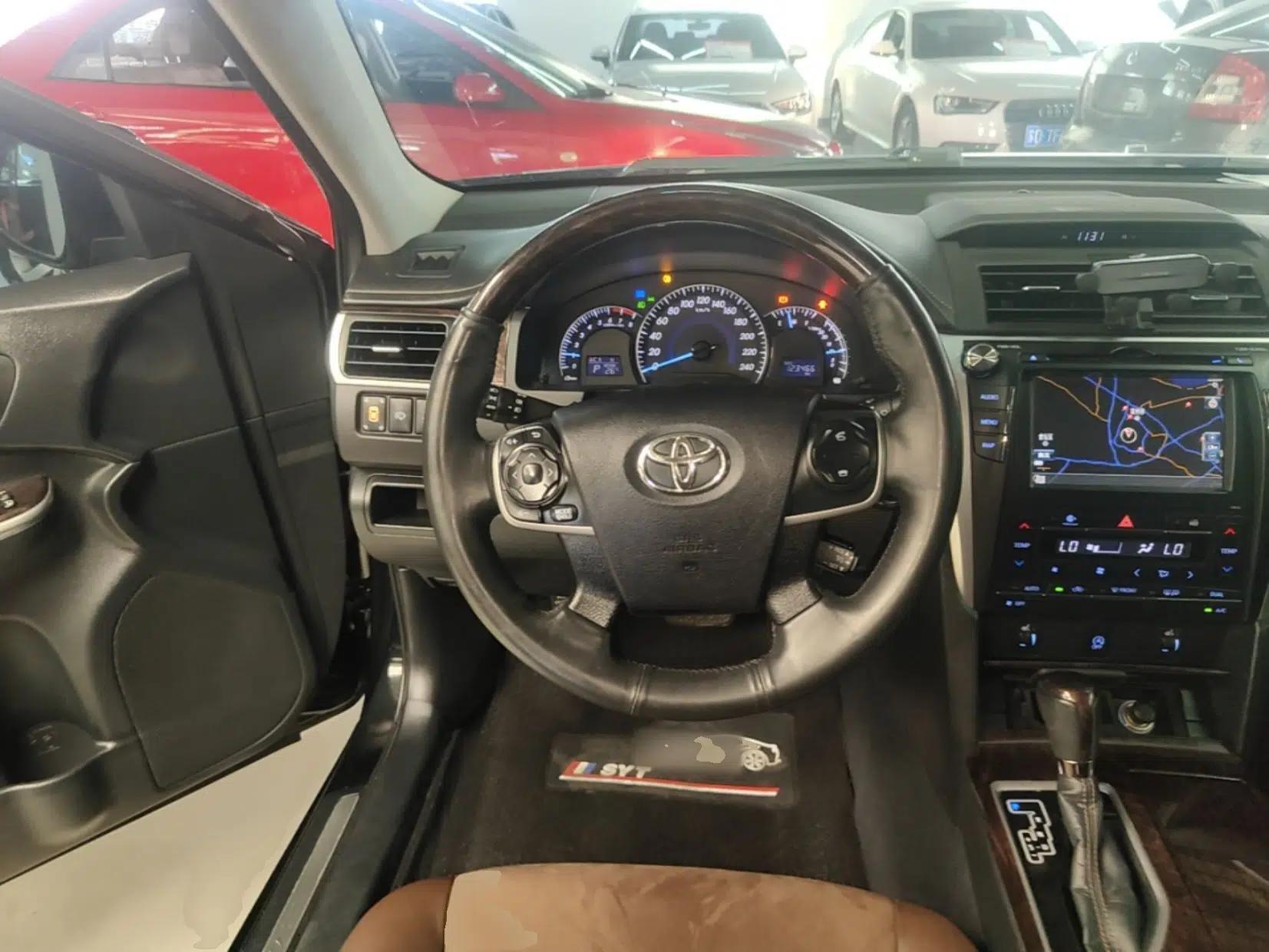 Toyota Camry 2016 2.5G 10th Anniversary Deluxe Navigation Edition — миниатюра 14