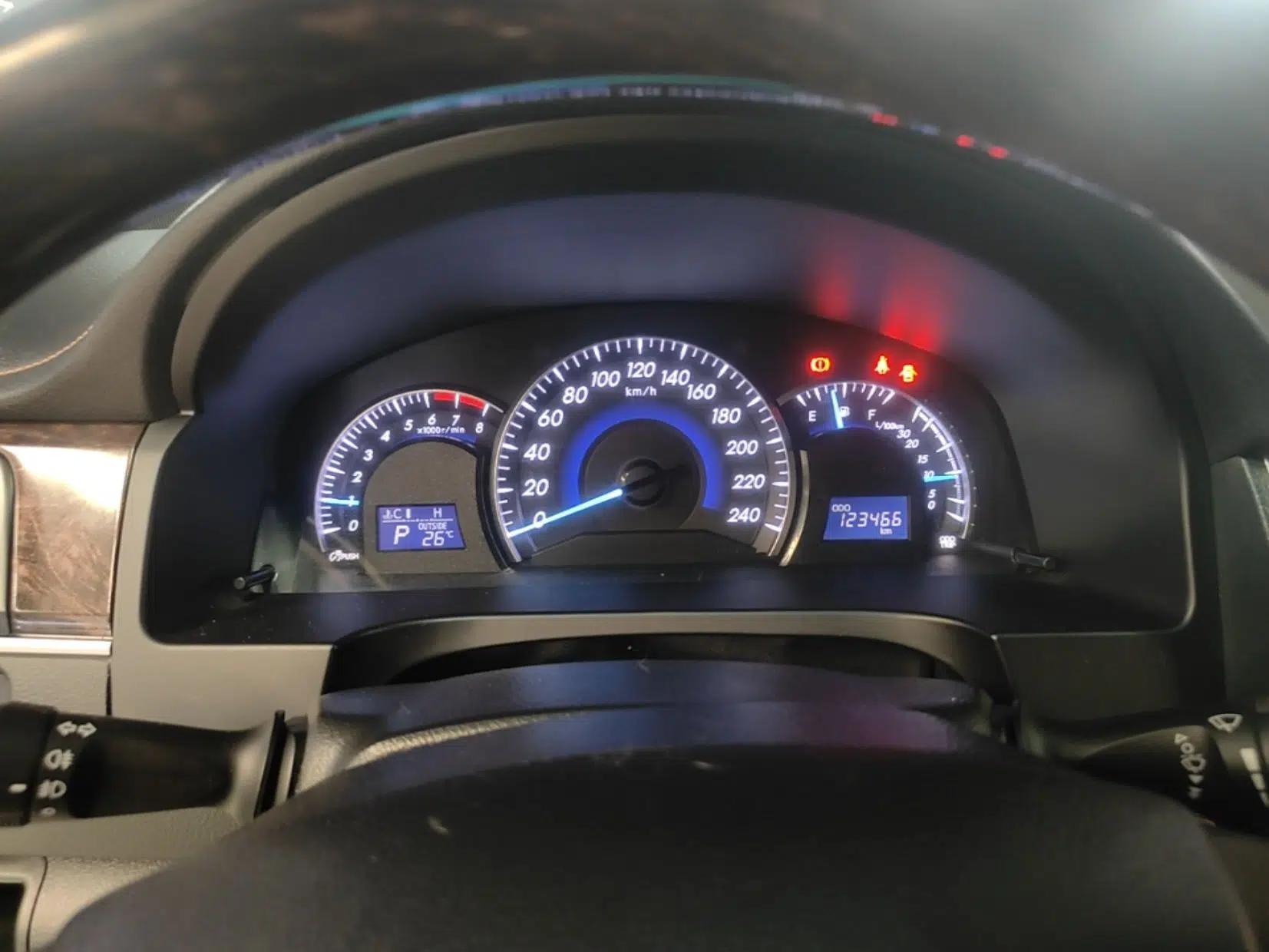 Toyota Camry 2016 2.5G 10th Anniversary Deluxe Navigation Edition — миниатюра 15