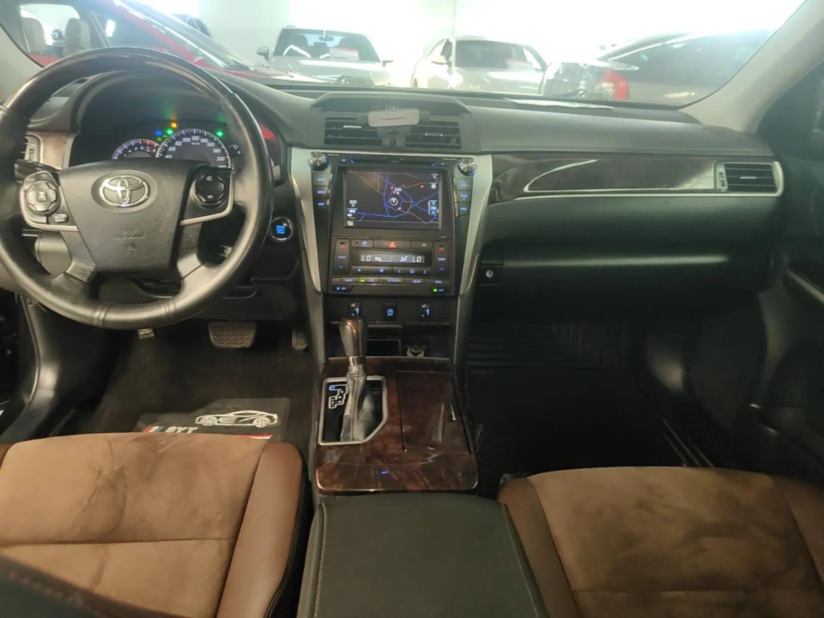 Toyota Camry 2016 2.5G 10th Anniversary Deluxe Navigation Edition — миниатюра 16
