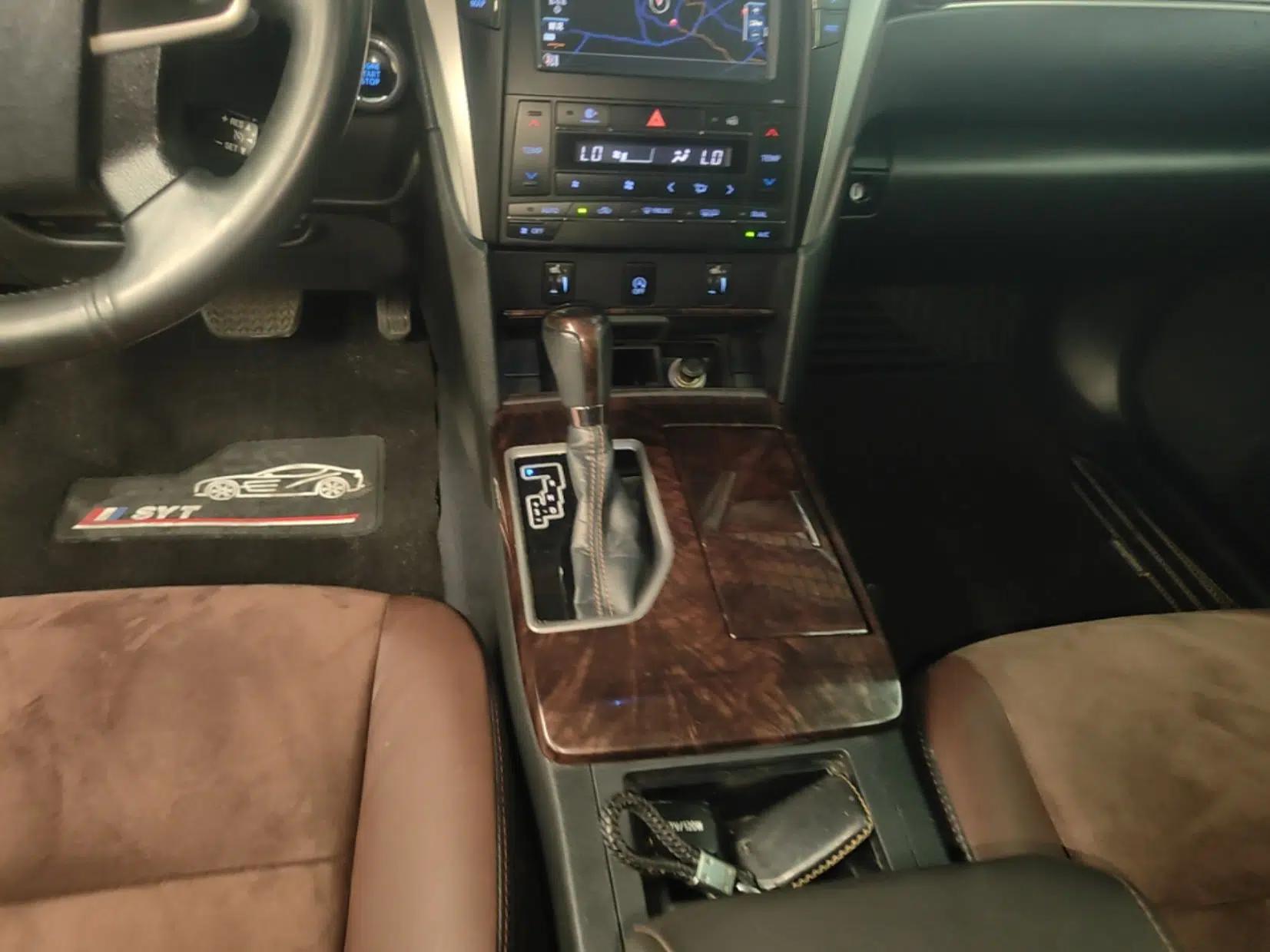 Toyota Camry 2016 2.5G 10th Anniversary Deluxe Navigation Edition — миниатюра 17
