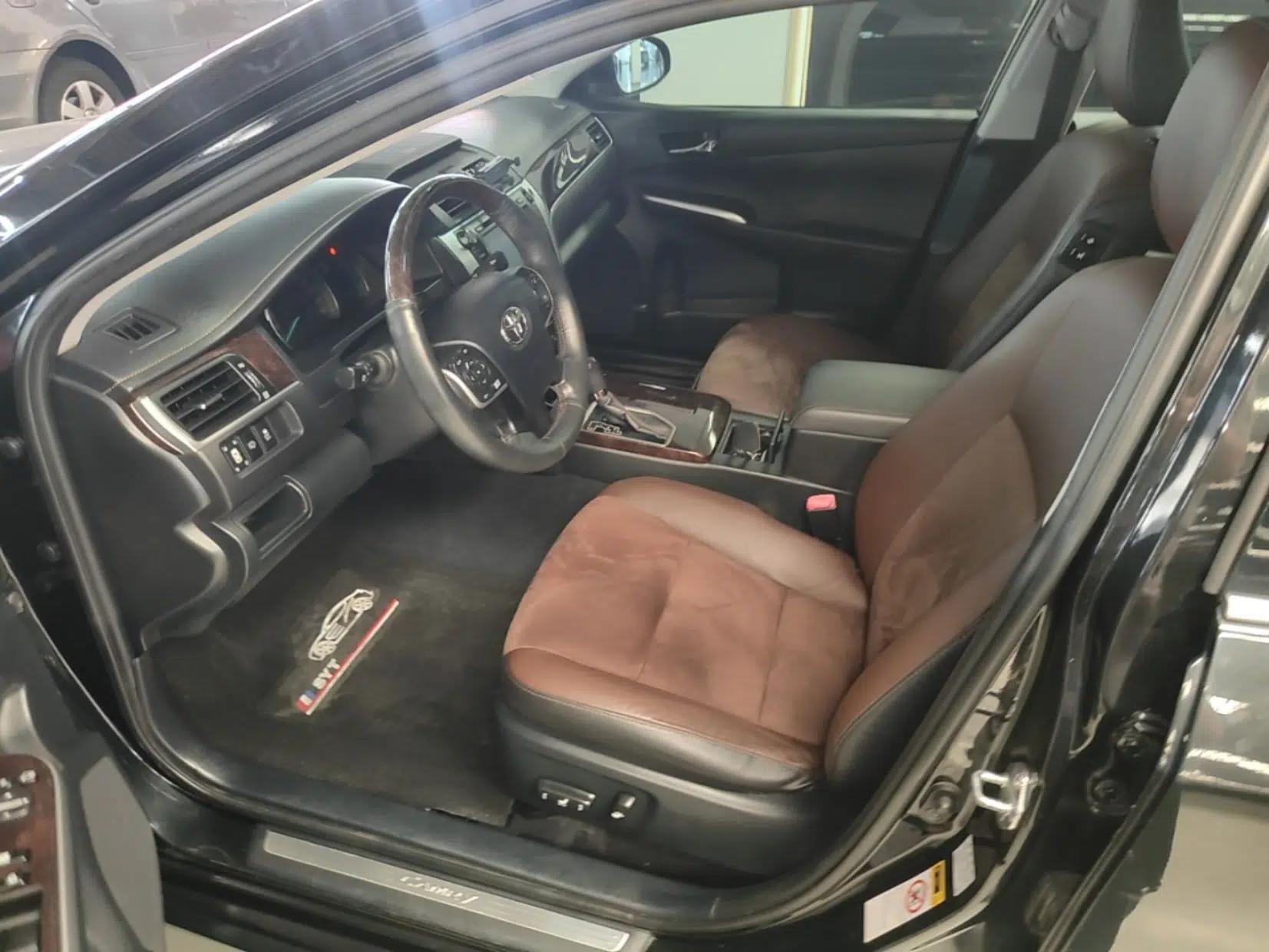 Toyota Camry 2016 2.5G 10th Anniversary Deluxe Navigation Edition — миниатюра 18