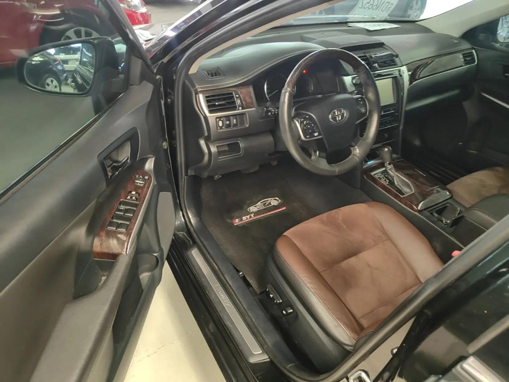 Toyota Camry 2016 2.5G 10th Anniversary Deluxe Navigation Edition — миниатюра 19