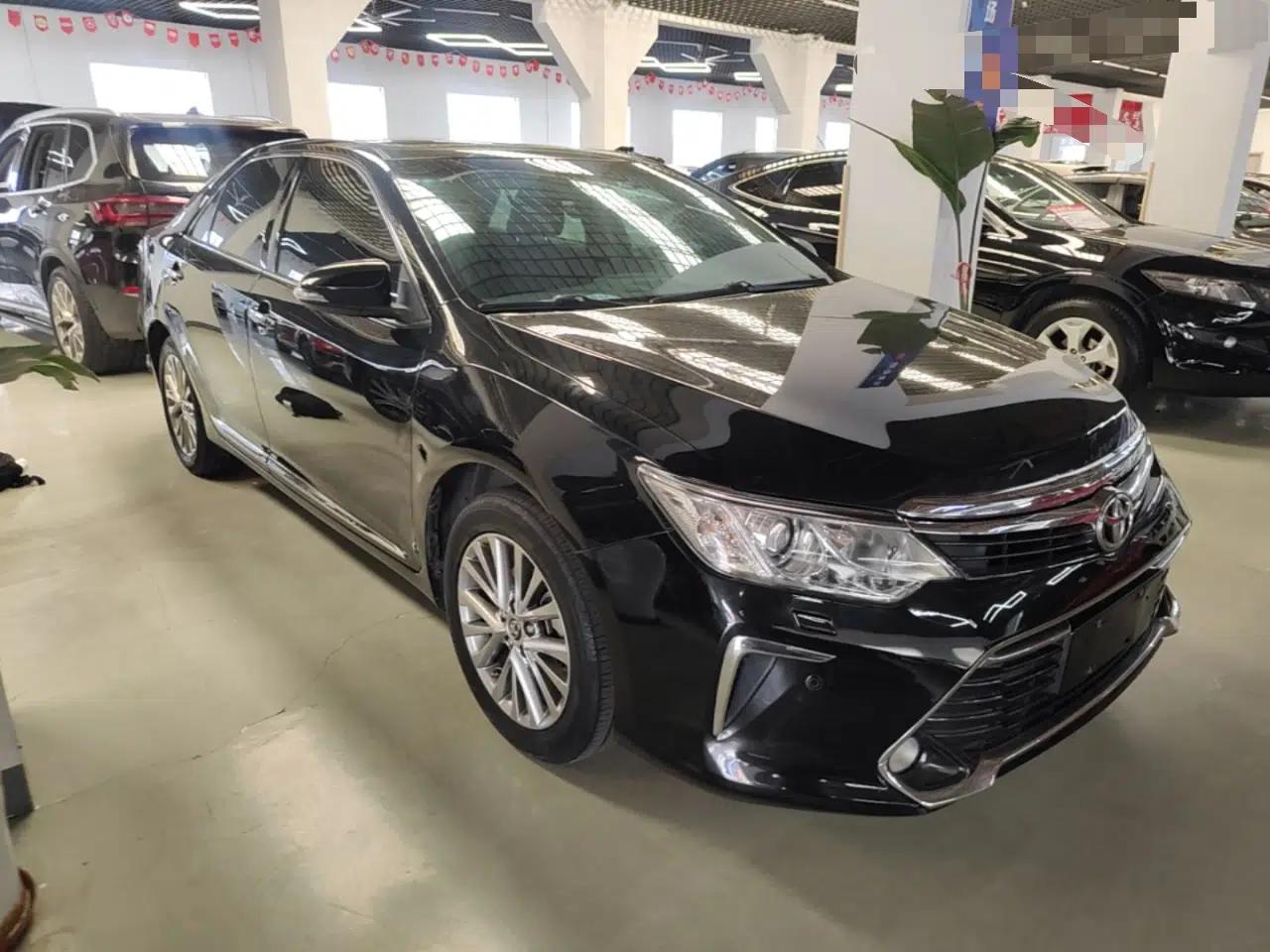 Toyota Camry 2016 2.5G 10th Anniversary Deluxe Navigation Edition — миниатюра 3