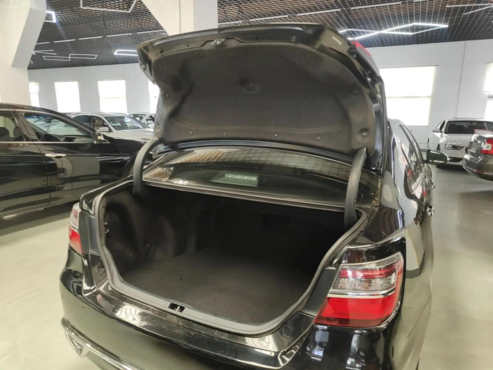 Toyota Camry 2016 2.5G 10th Anniversary Deluxe Navigation Edition — миниатюра 22