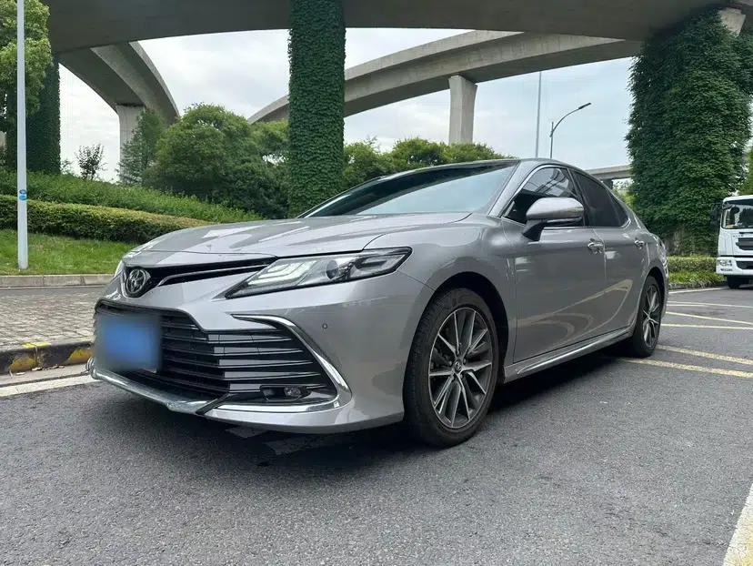 Toyota Camry 2023 2.5G Luxury Edition — миниатюра 1