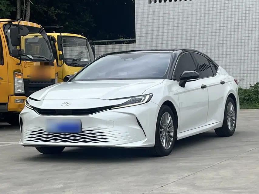 Toyota Camry 2024 2.0 GVP Luxury Edition — миниатюра 1