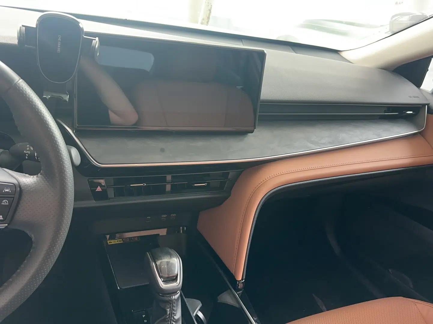 Toyota Camry 2024 2.0 GVP Luxury Edition — миниатюра 13