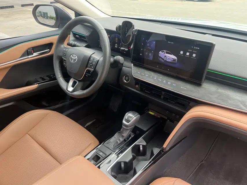 Toyota Camry 2024 2.0 GVP Luxury Edition — миниатюра 17