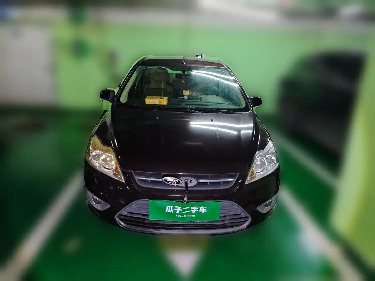 Ford Focus 2013 Sedan Classic 1.8L Automatic Base Model — миниатюра 2