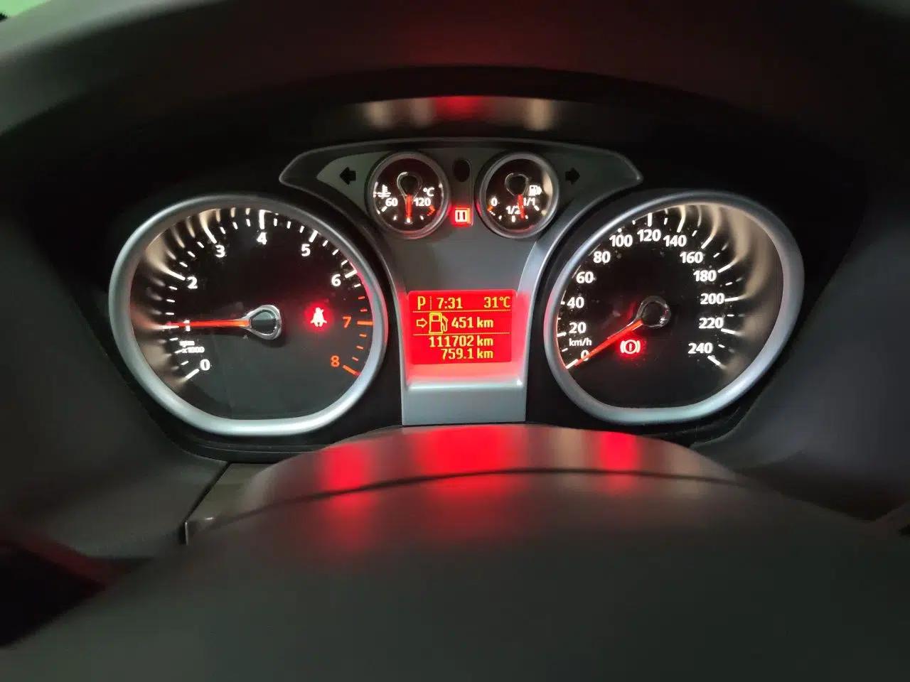 Ford Focus 2013 Sedan Classic 1.8L Automatic Base Model — миниатюра 12