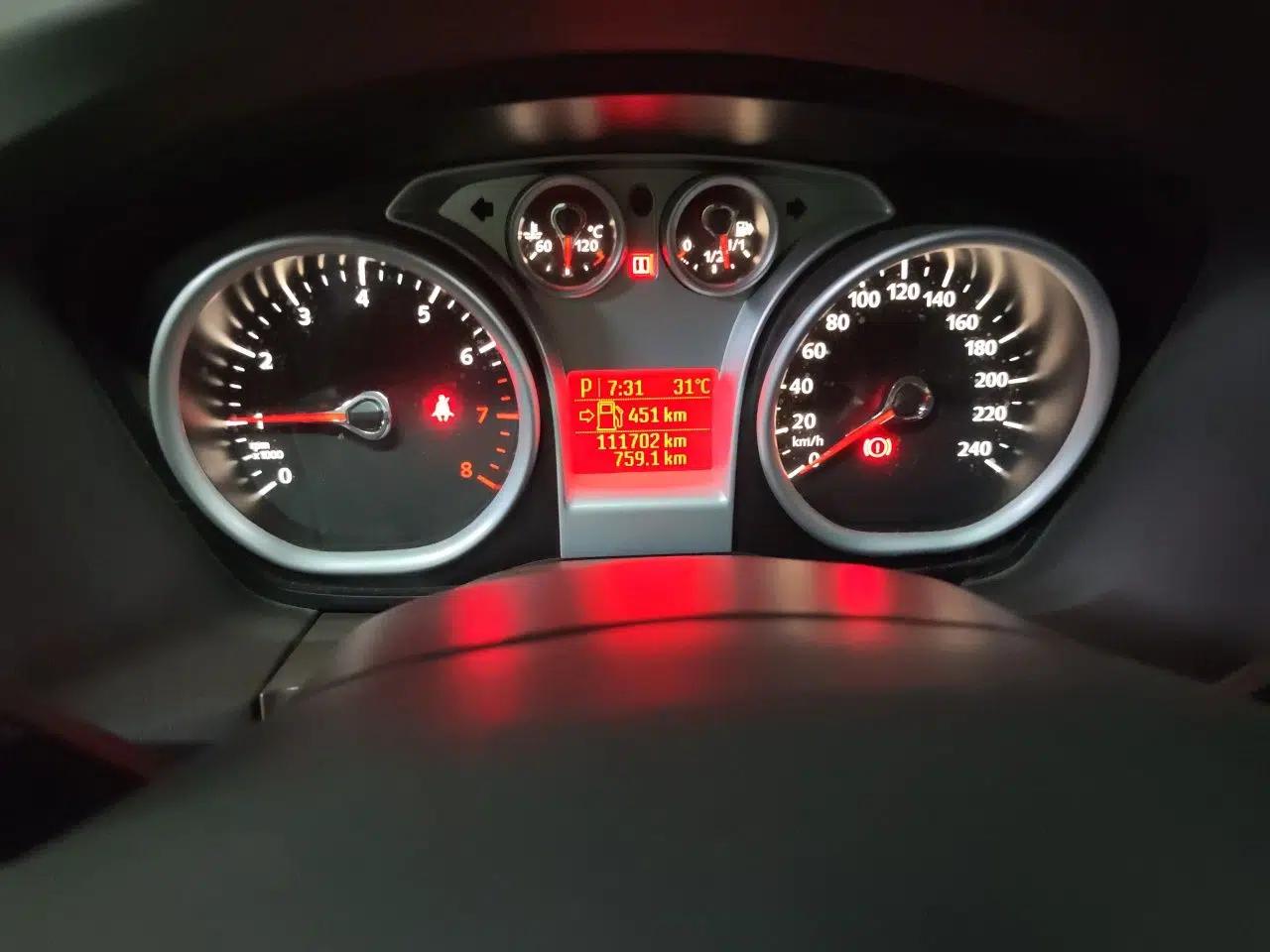 Ford Focus 2013 Sedan Classic 1.8L Automatic Base Model — миниатюра 13