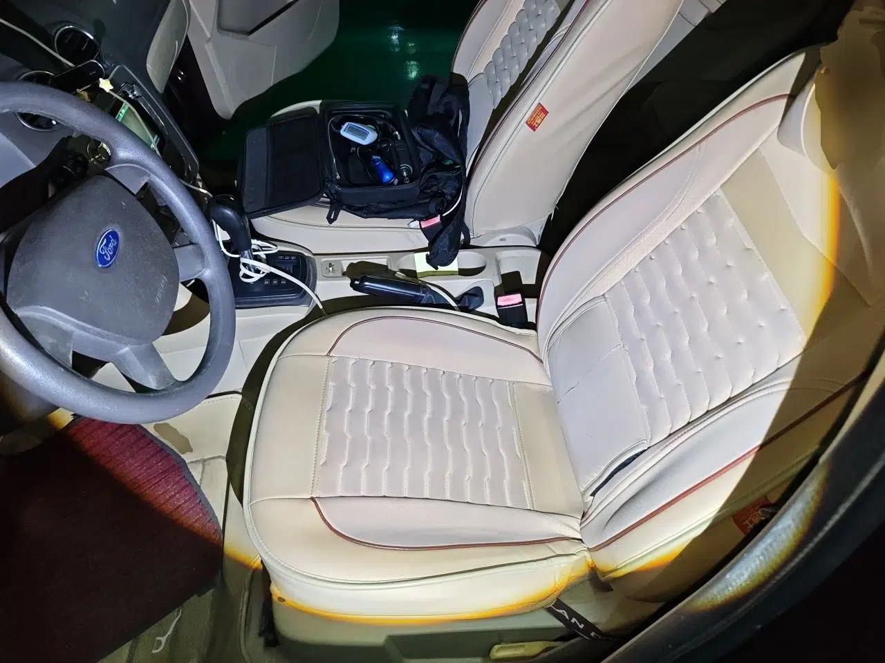 Ford Focus 2013 Sedan Classic 1.8L Automatic Base Model — миниатюра 16