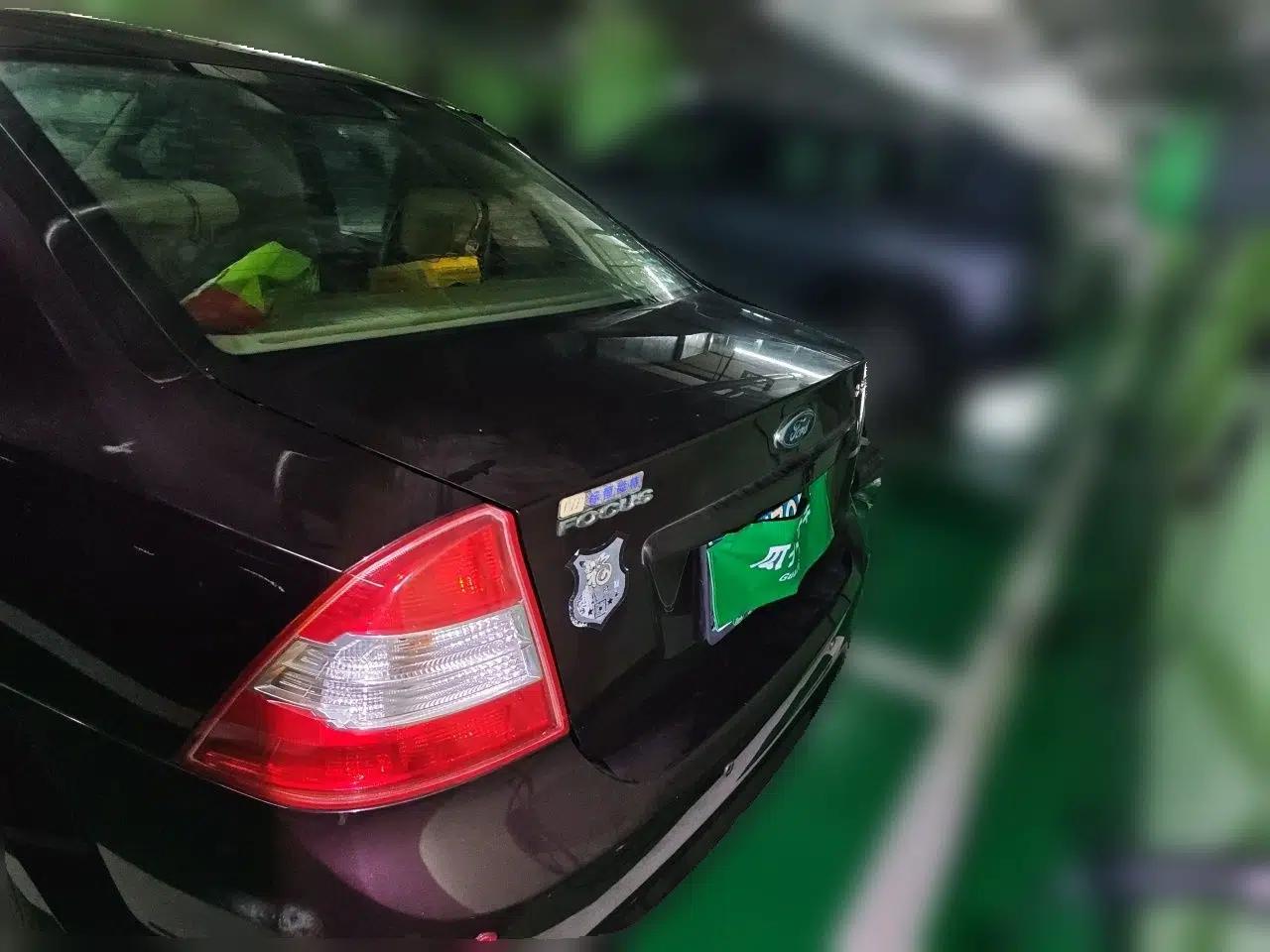 Ford Focus 2013 Sedan Classic 1.8L Automatic Base Model — миниатюра 20