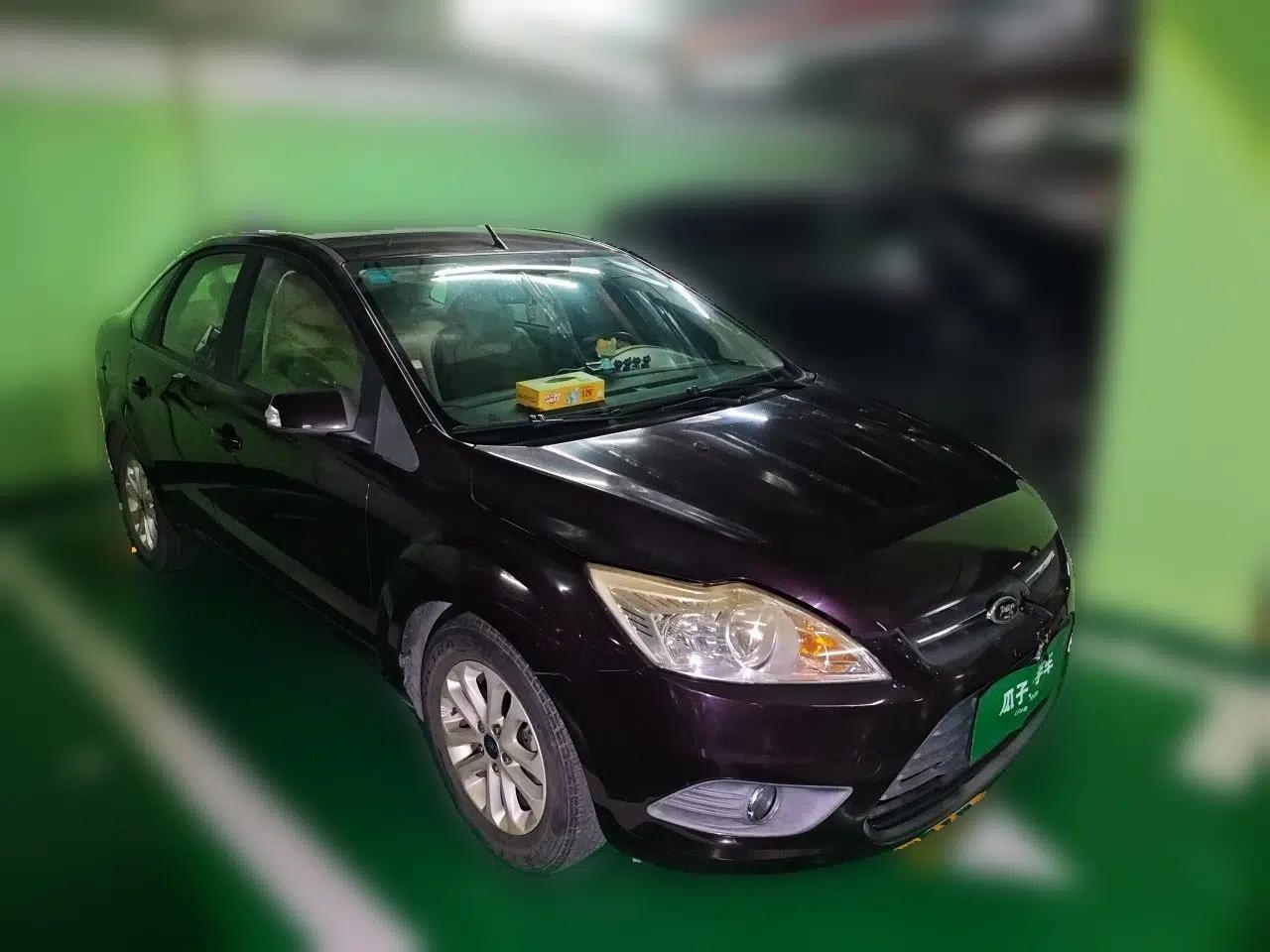 Ford Focus 2013 Sedan Classic 1.8L Automatic Base Model — миниатюра 3