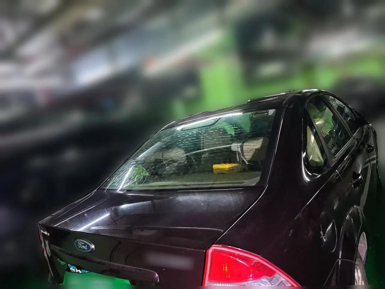 Ford Focus 2013 Sedan Classic 1.8L Automatic Base Model — миниатюра 5