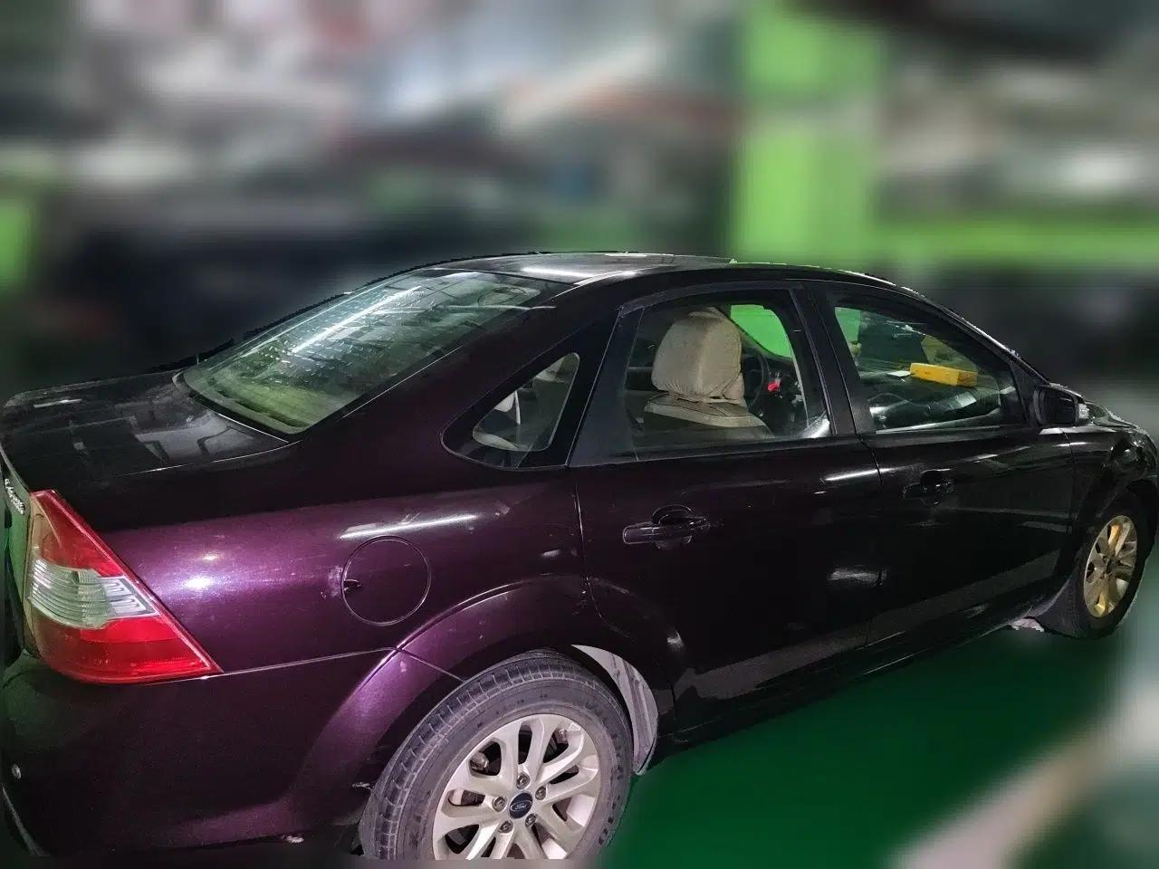 Ford Focus 2013 Sedan Classic 1.8L Automatic Base Model — миниатюра 6