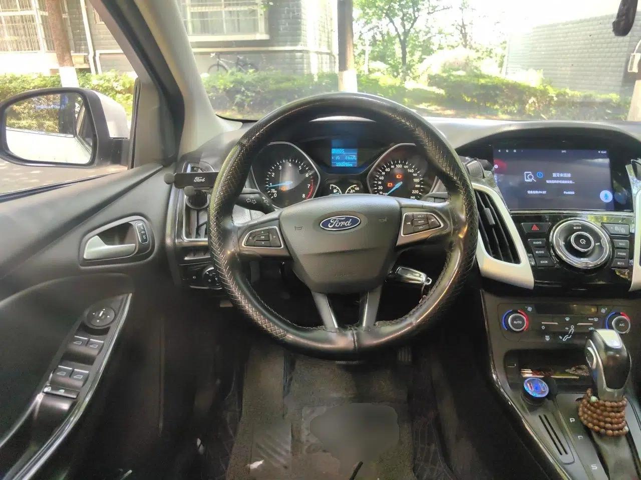 Ford Focus 2017 Sedan 1.6L Automatic Fashion Edition Smart Drive Version — миниатюра 11