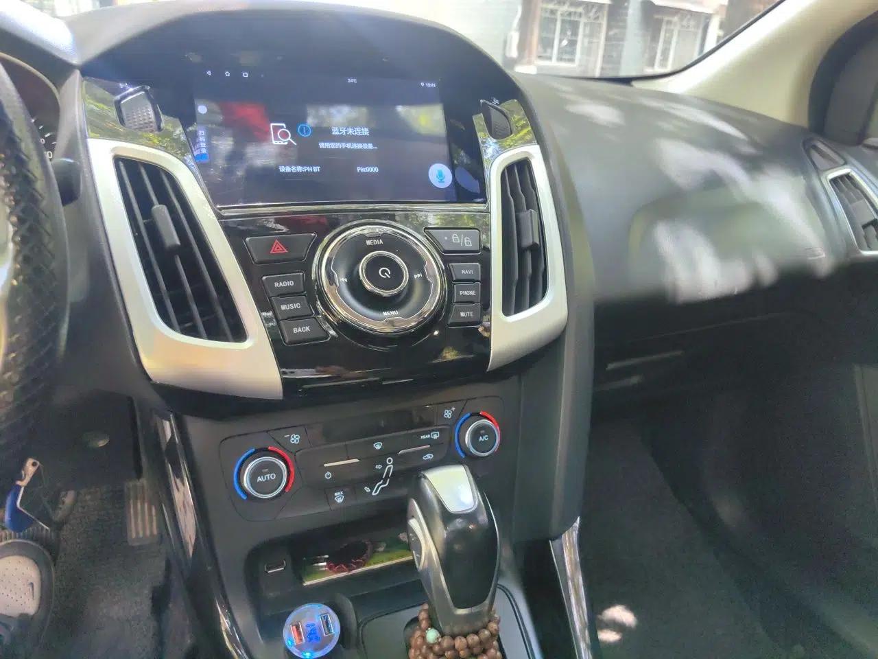 Ford Focus 2017 Sedan 1.6L Automatic Fashion Edition Smart Drive Version — миниатюра 14