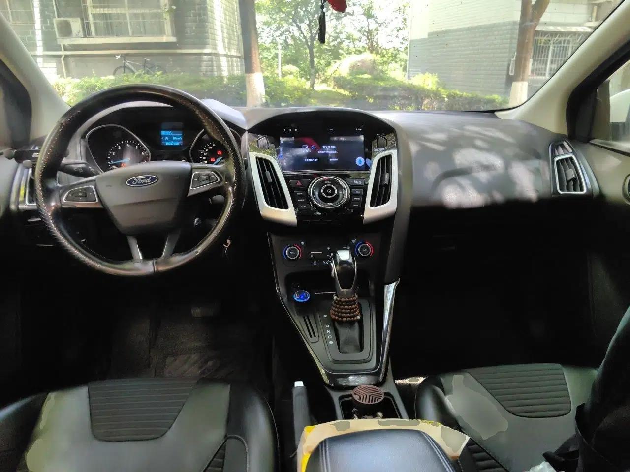 Ford Focus 2017 Sedan 1.6L Automatic Fashion Edition Smart Drive Version — миниатюра 10