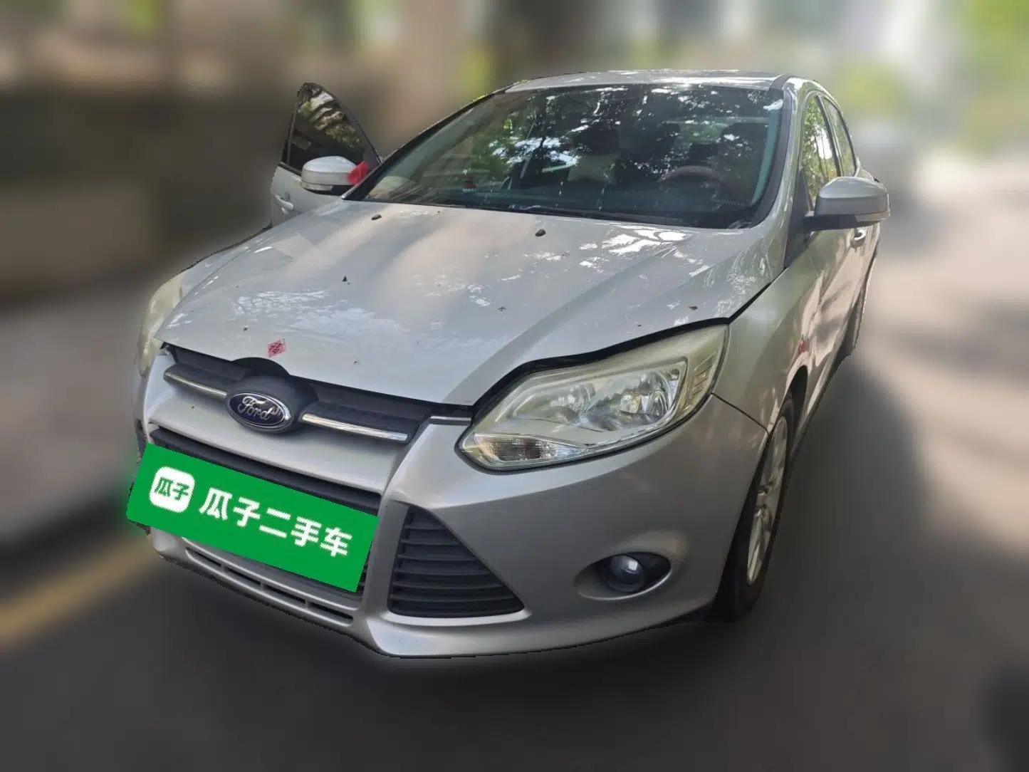 Ford Focus 2012 Hatchback 1.6L Automatic Comfort Model — миниатюра 1