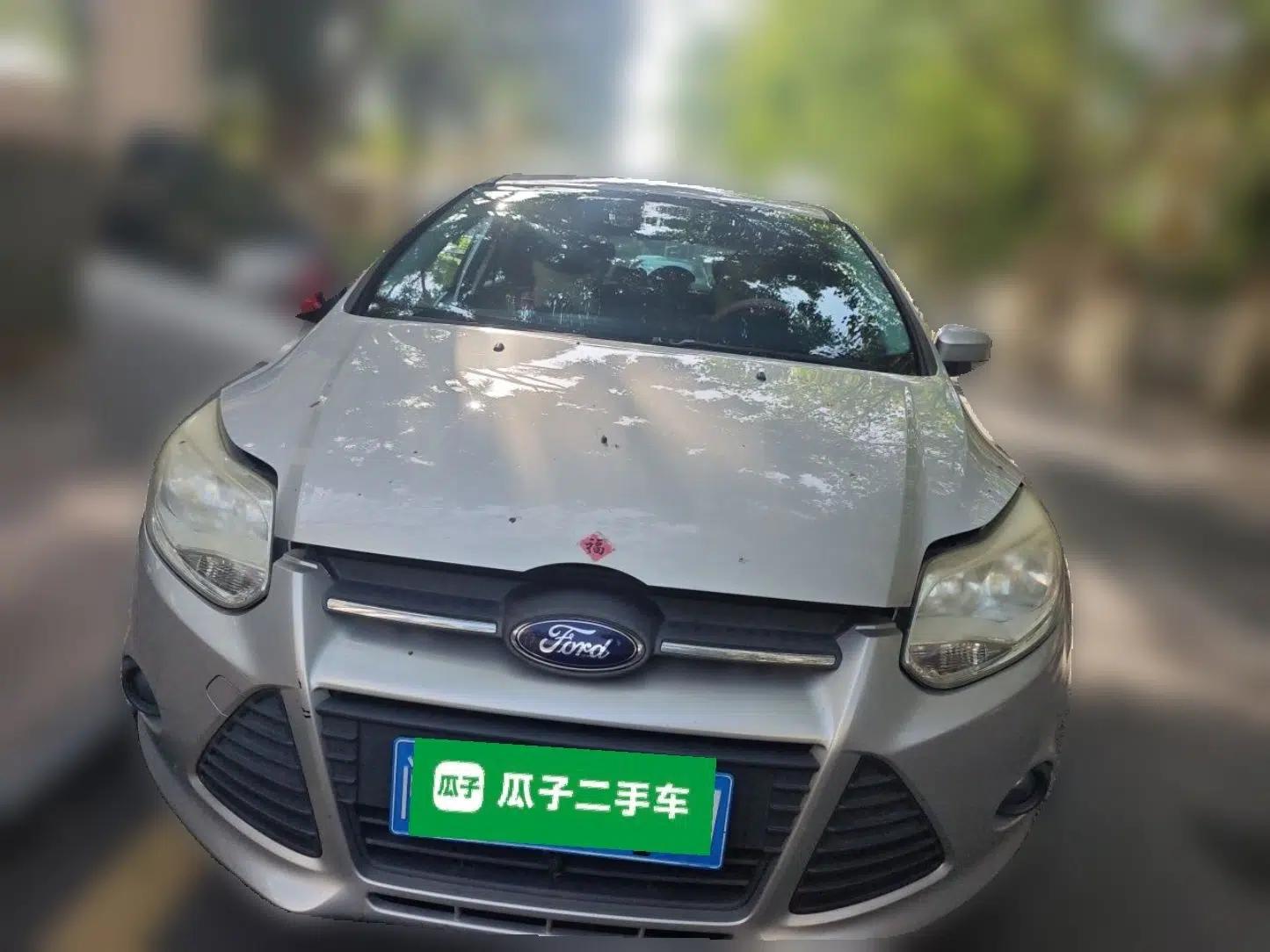 Ford Focus 2012 Hatchback 1.6L Automatic Comfort Model — миниатюра 2