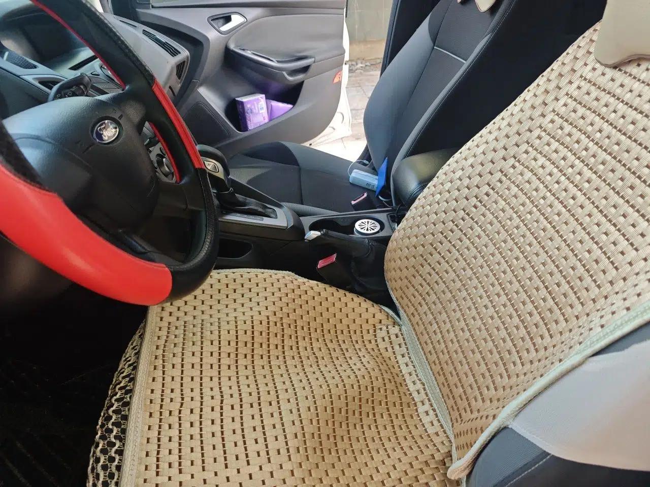 Ford Focus 2012 Hatchback 1.6L Automatic Comfort Model — миниатюра 16