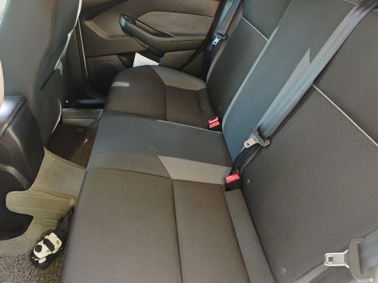 Ford Focus 2012 Hatchback 1.6L Automatic Comfort Model — миниатюра 18