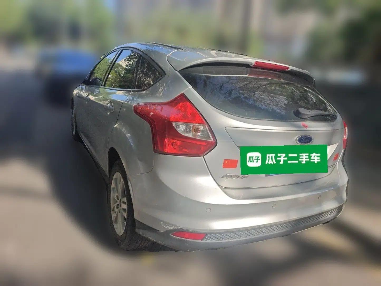 Ford Focus 2012 Hatchback 1.6L Automatic Comfort Model — миниатюра 4