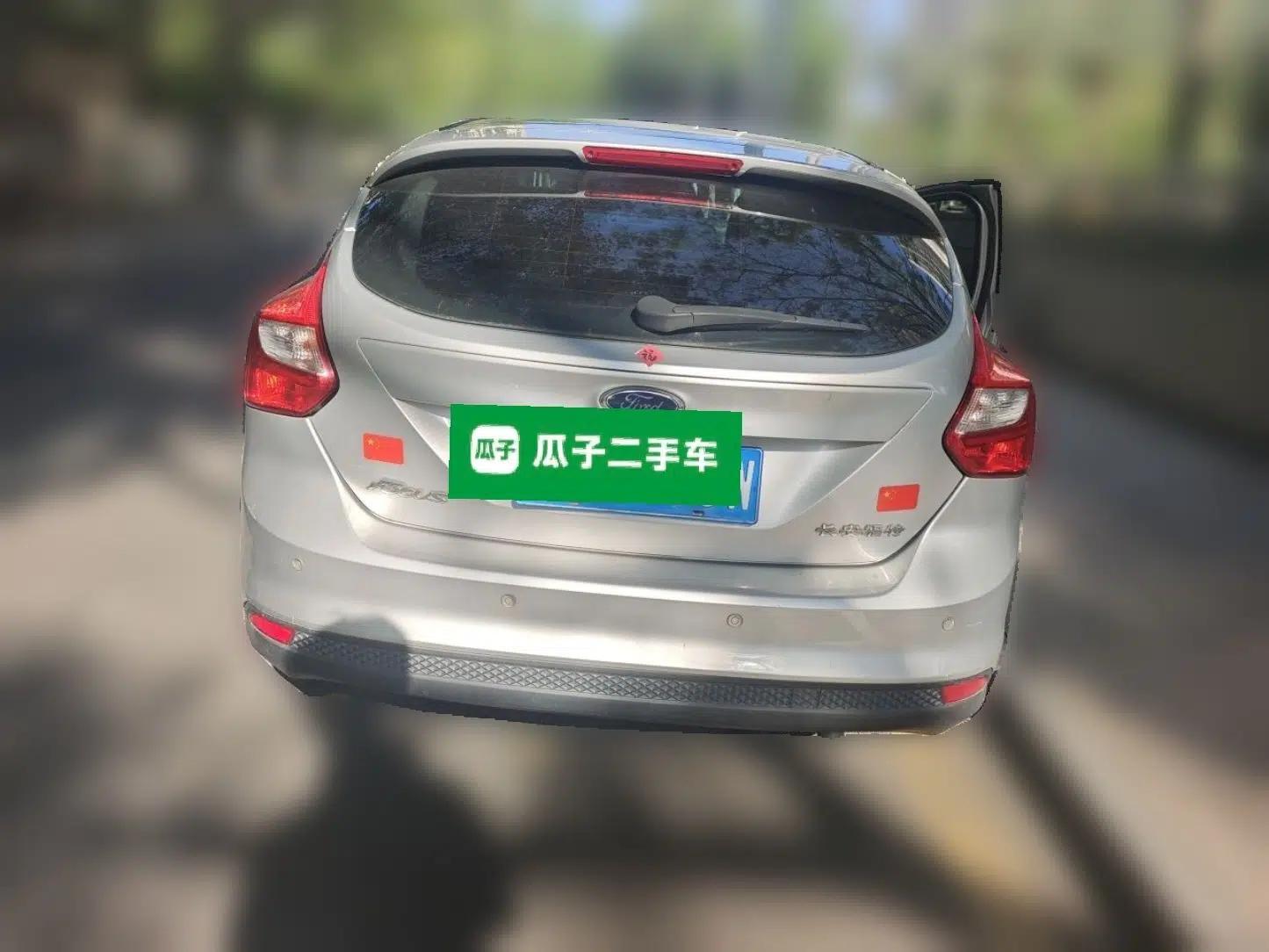 Ford Focus 2012 Hatchback 1.6L Automatic Comfort Model — миниатюра 5